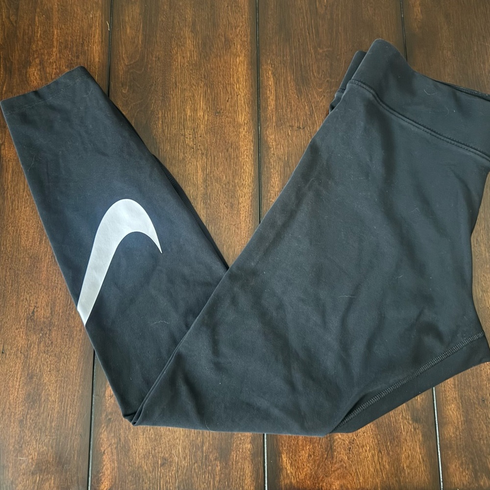 Nike Women’s Black Crop Leggings Large